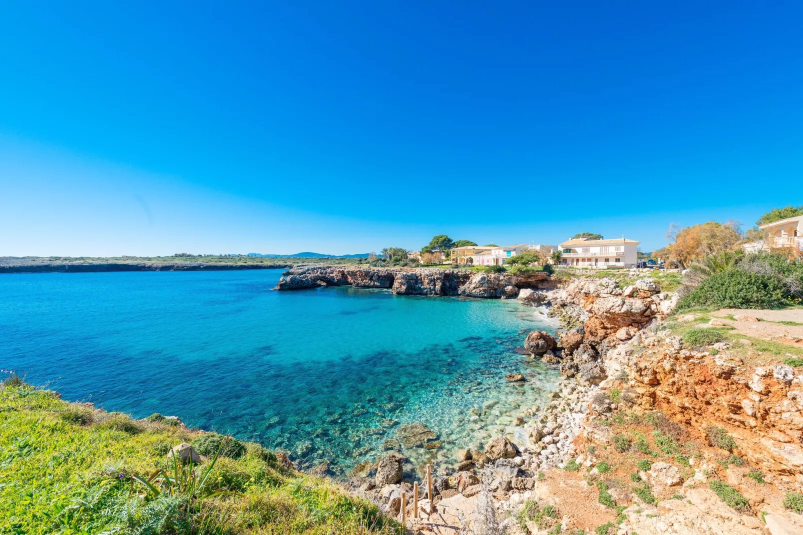 Cala Rafalino-Buitenkant zomer