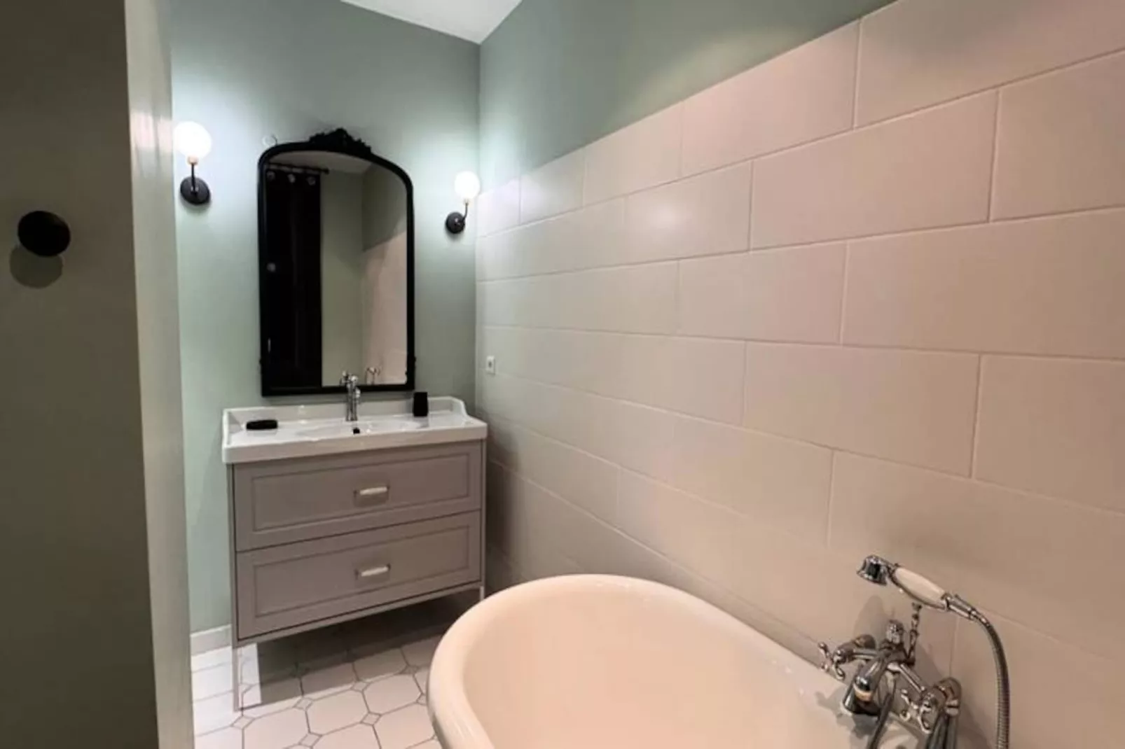 Elivi : Maison De Ville Avec Jardin &agrave; Deux Pas Du Centre Historique-Niet-getagd