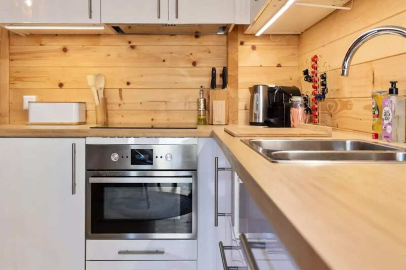 The Sea Lodge-Niet-getagd