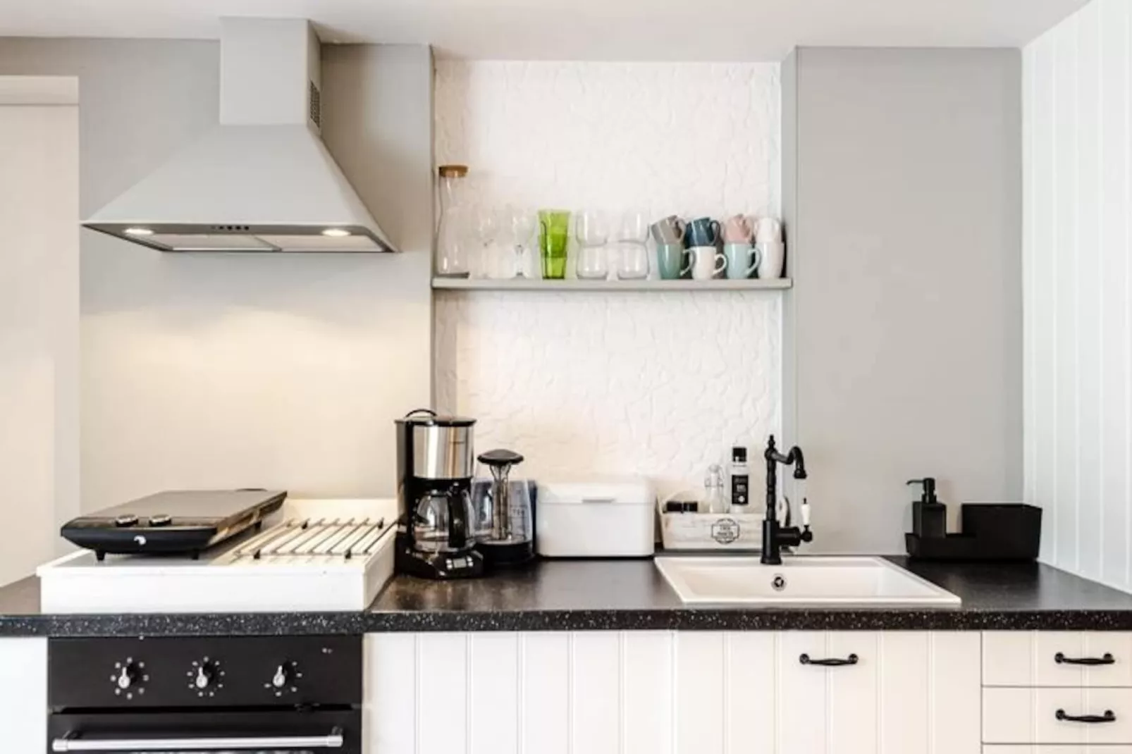 Summer House - Souterrain-Niet-getagd