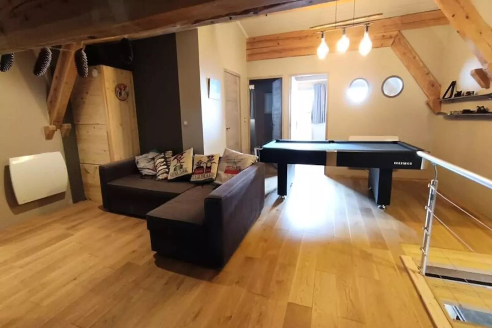 Résidence Maison Bleue Charrette-Niet-getagd