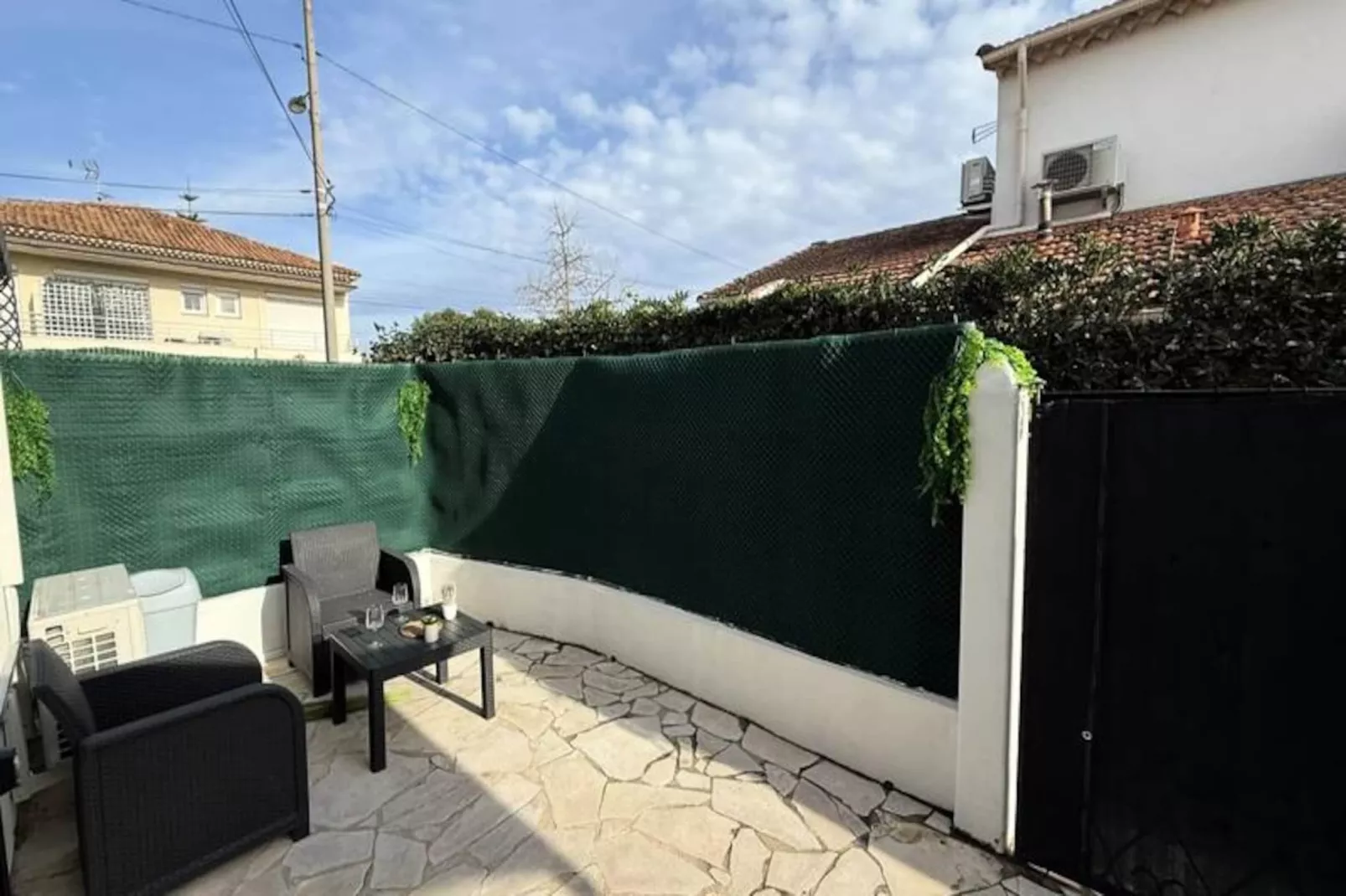 06cp - Beau T2 Super équipé Avec Terrasse-Niet-getagd