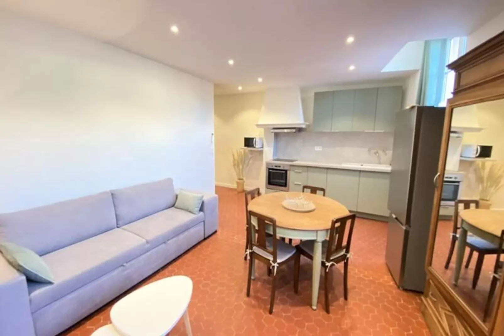 06cf : Bel Appartement Rénové Vieil Antibes-Niet-getagd