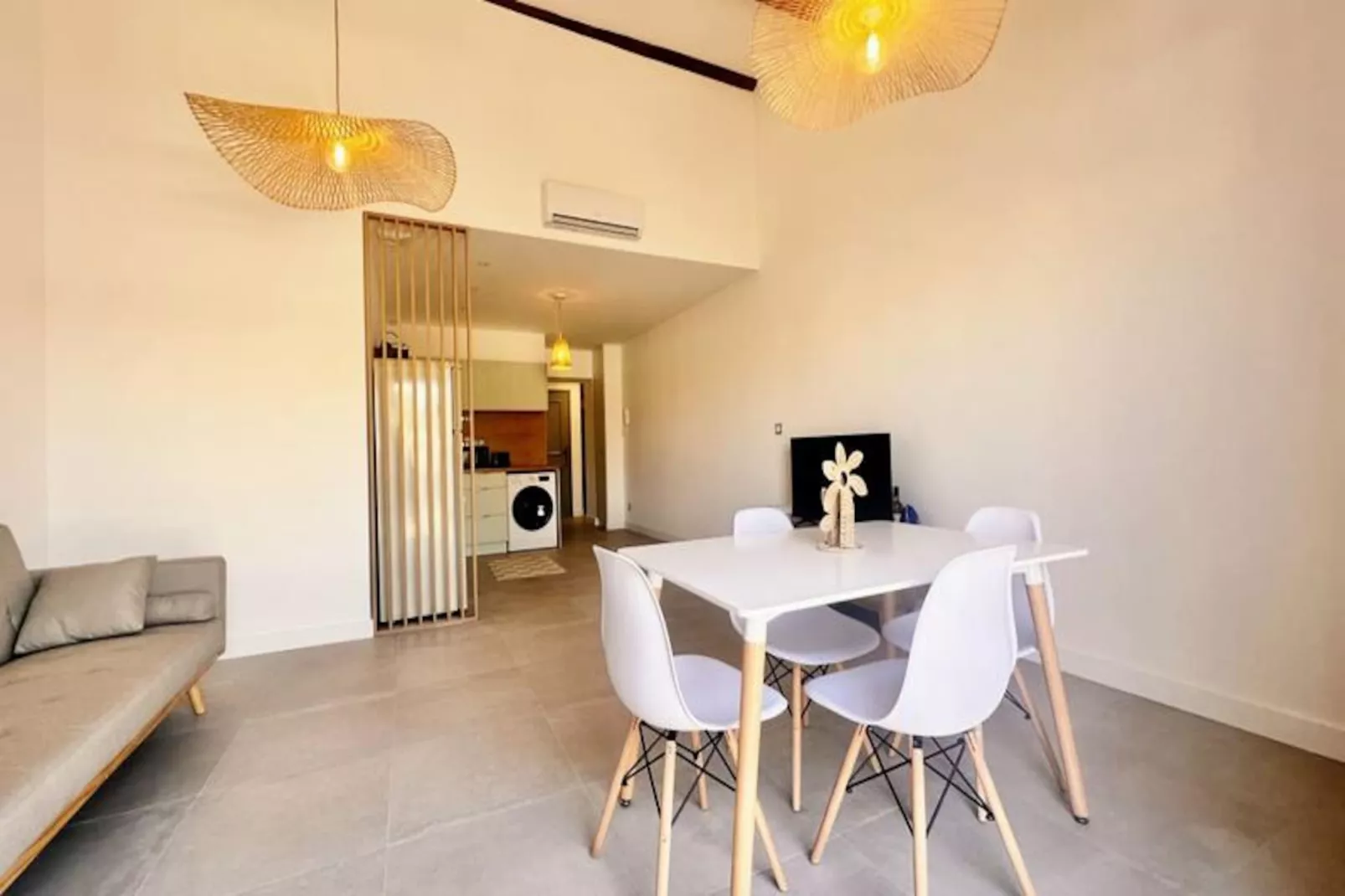 Résidence Les Palmiers -  Appartement Une Chambre Vue Canal-Niet-getagd