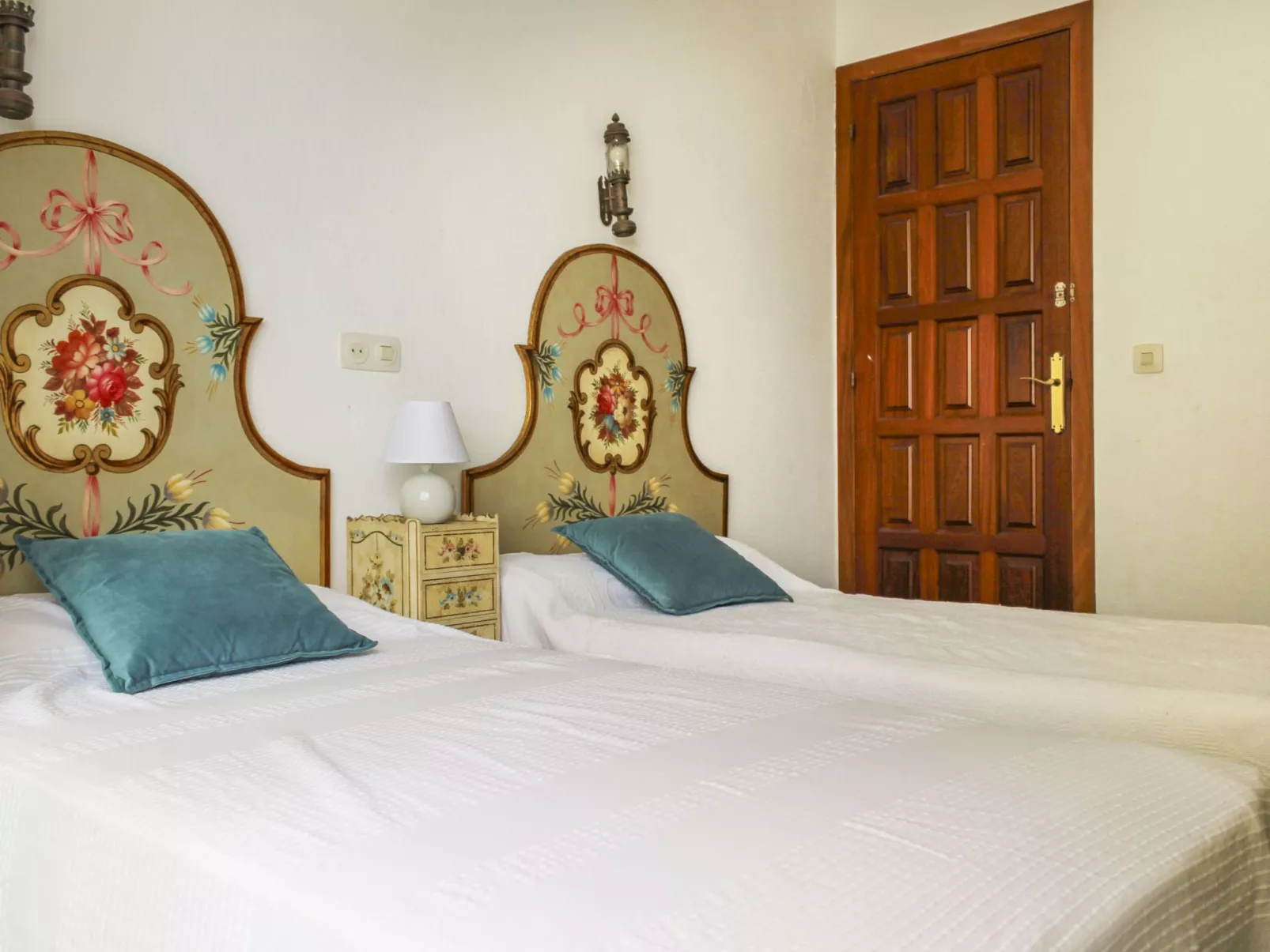 Los Laureles Blancos-Binnen