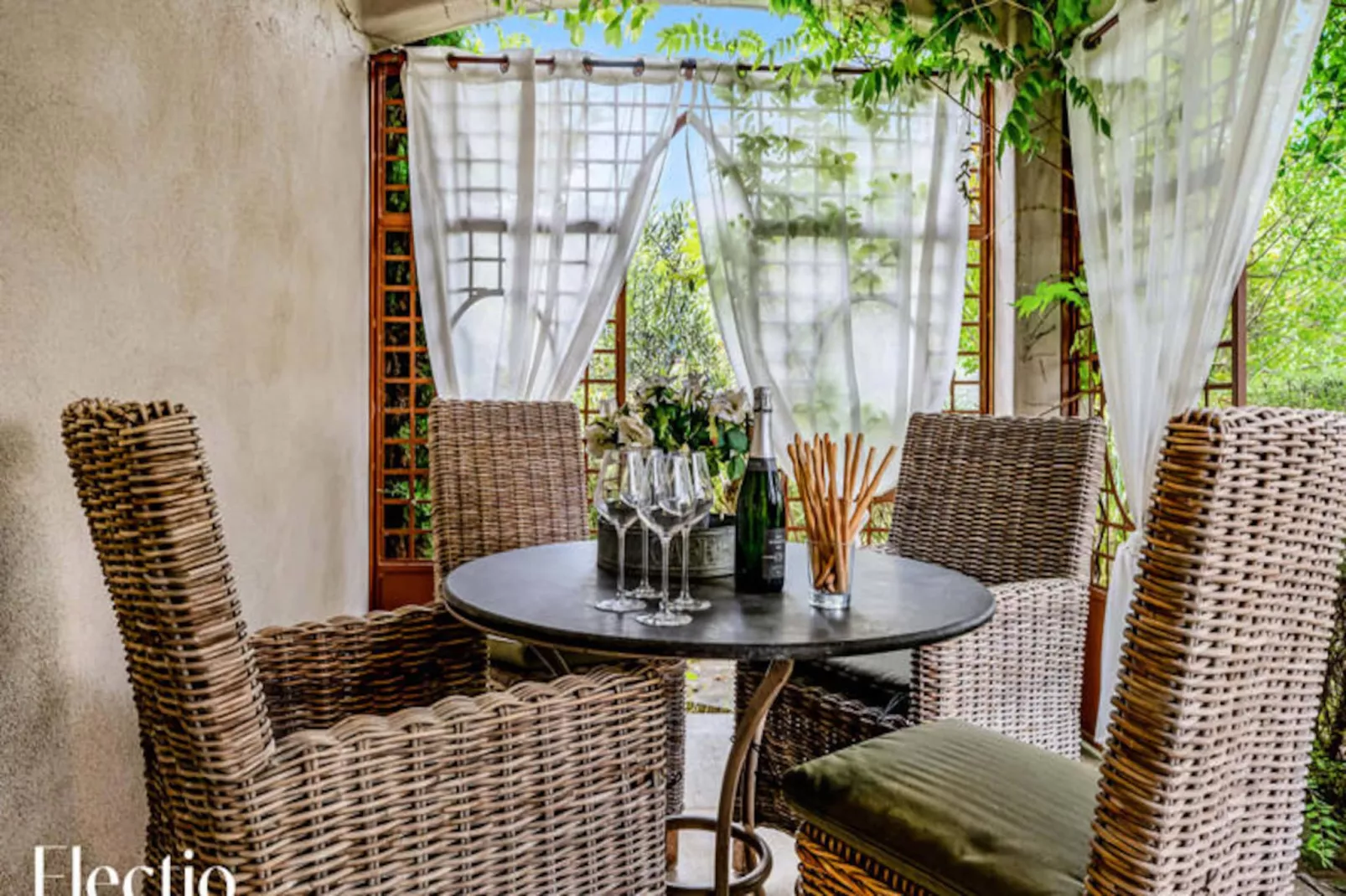 Loggia 1 Olivier | R&eacute;sidence Les Petitons-Niet-getagd