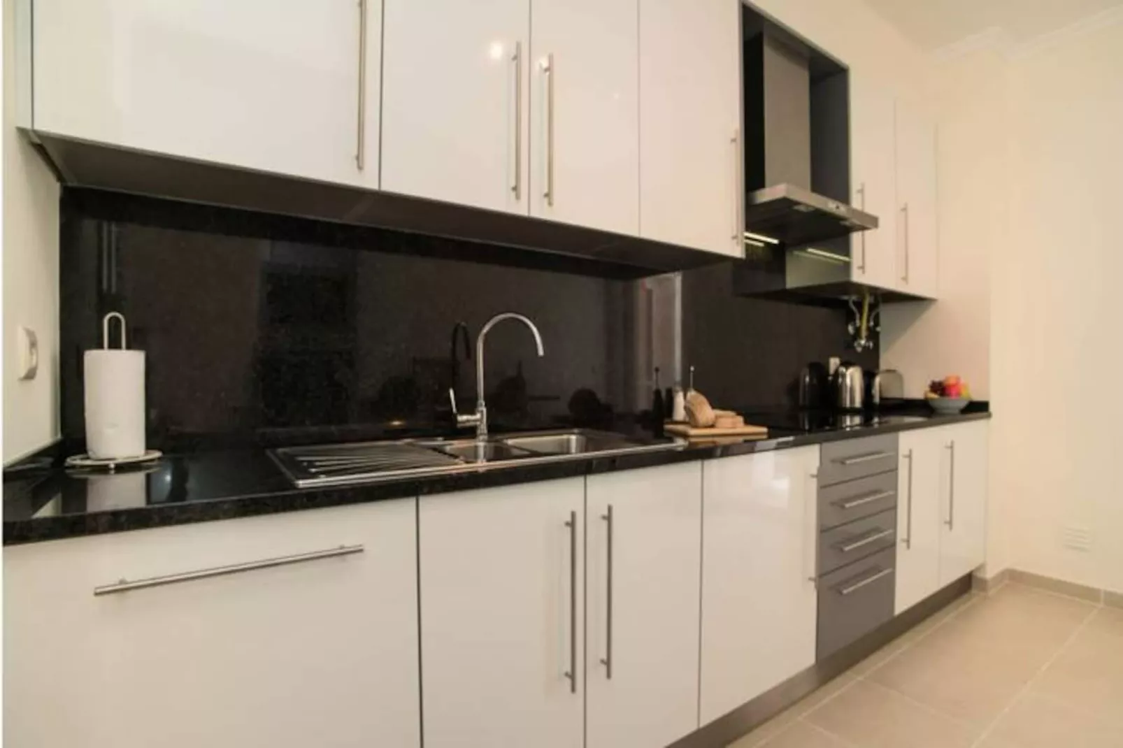 Central Modern 2-bed Apartment Arma&ccedil;&atilde;o De Pera-Niet-getagd