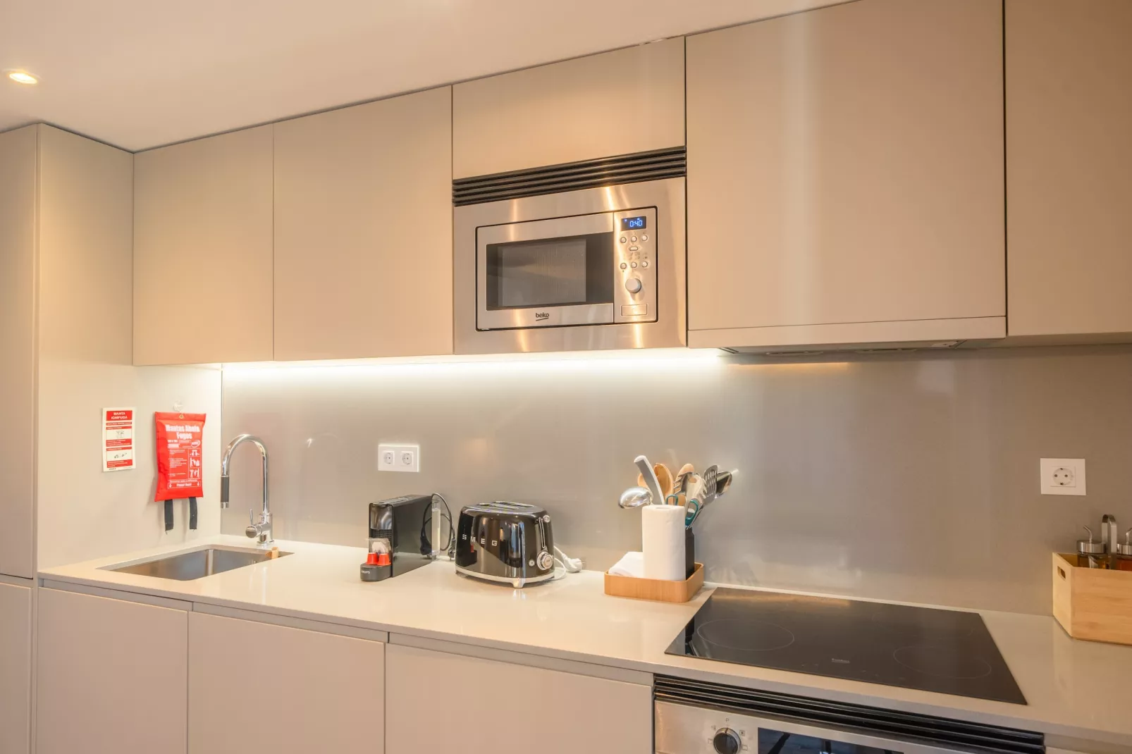 Feel Porto Firmeza Coworking & Flat 3.3-Keuken