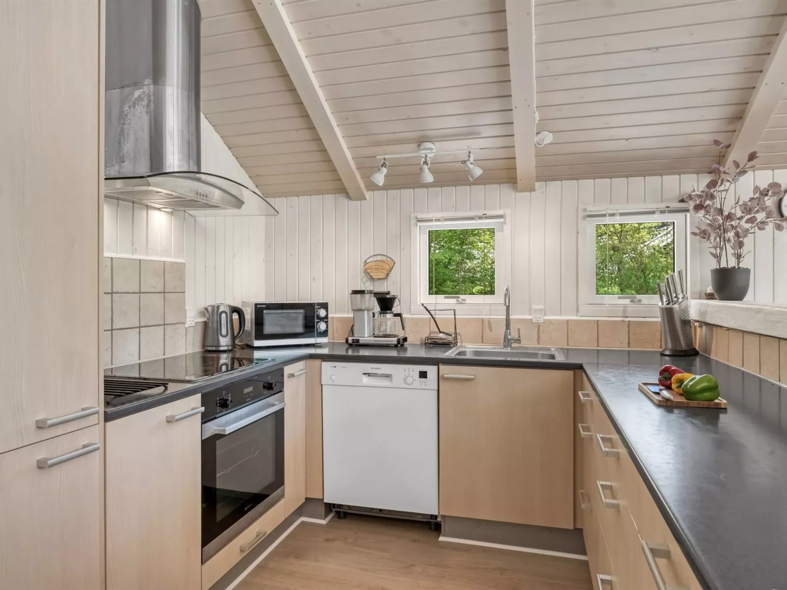 "Akule" - 10km from the sea-Binnen