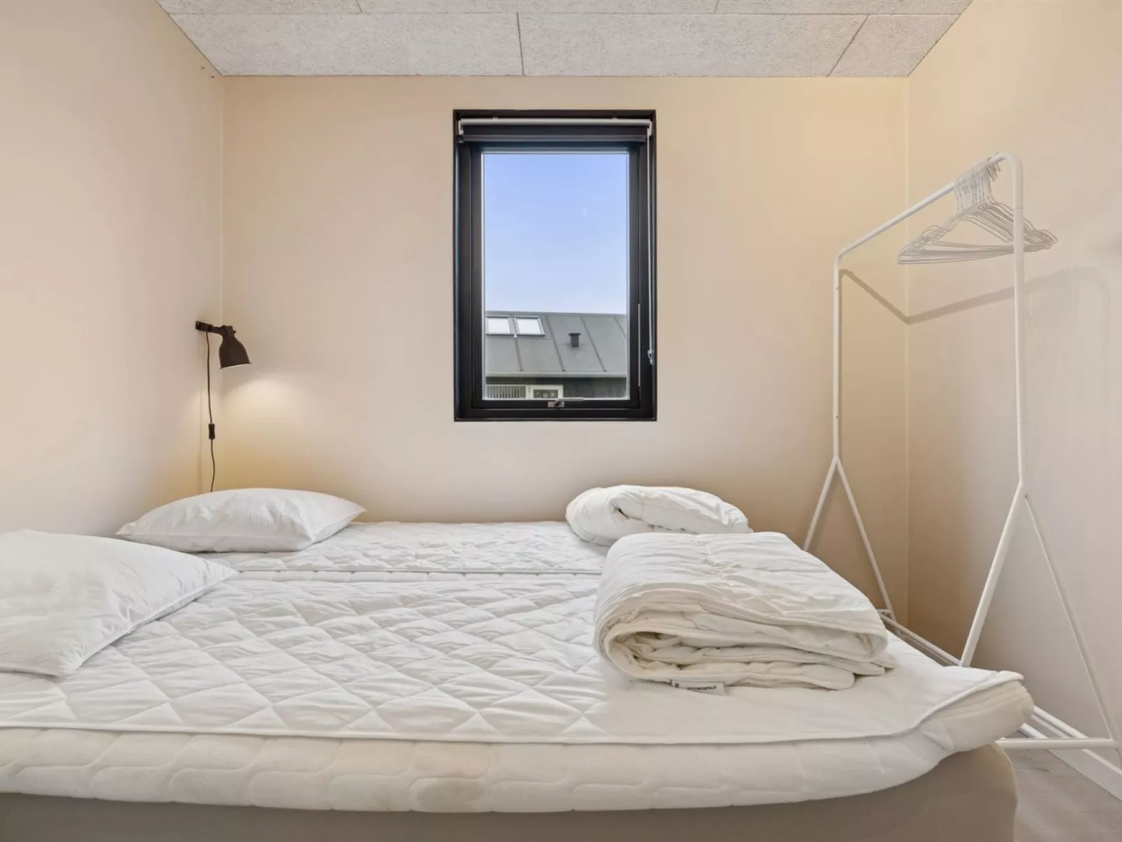 "Emelina" - 300m from the sea-Binnen