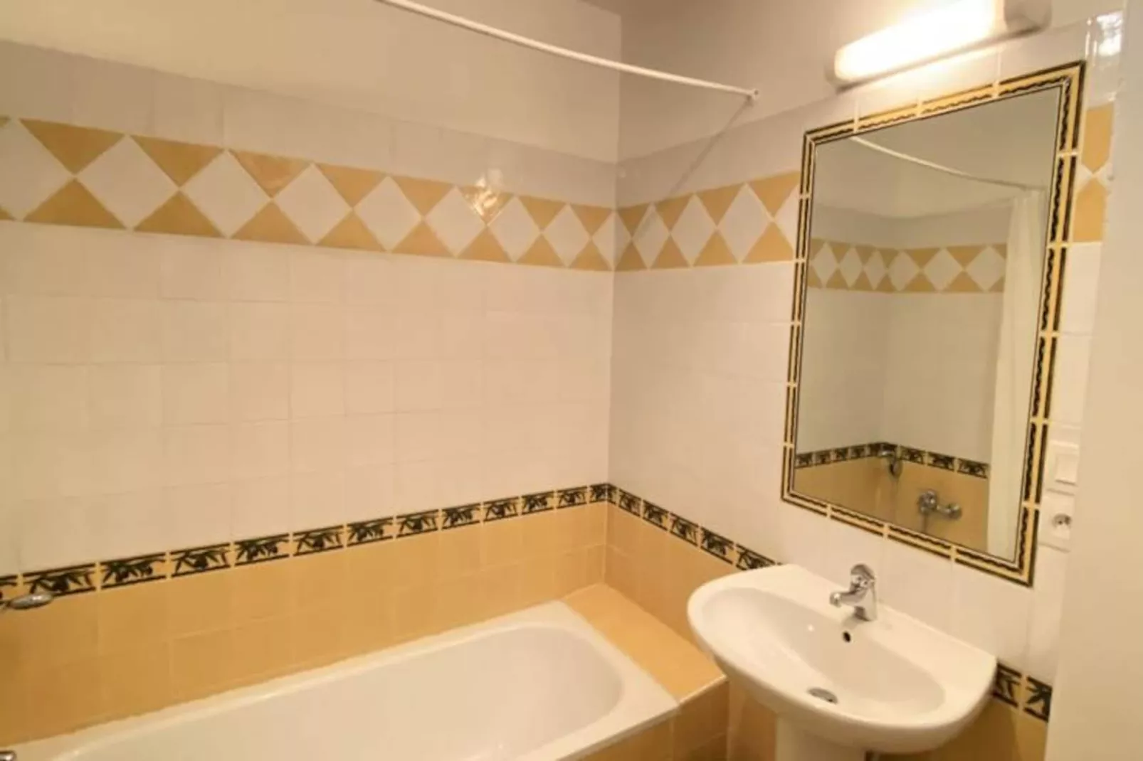 04b8 : Beau T3 Au Coeur Des Lavandes - Piscine-Niet-getagd