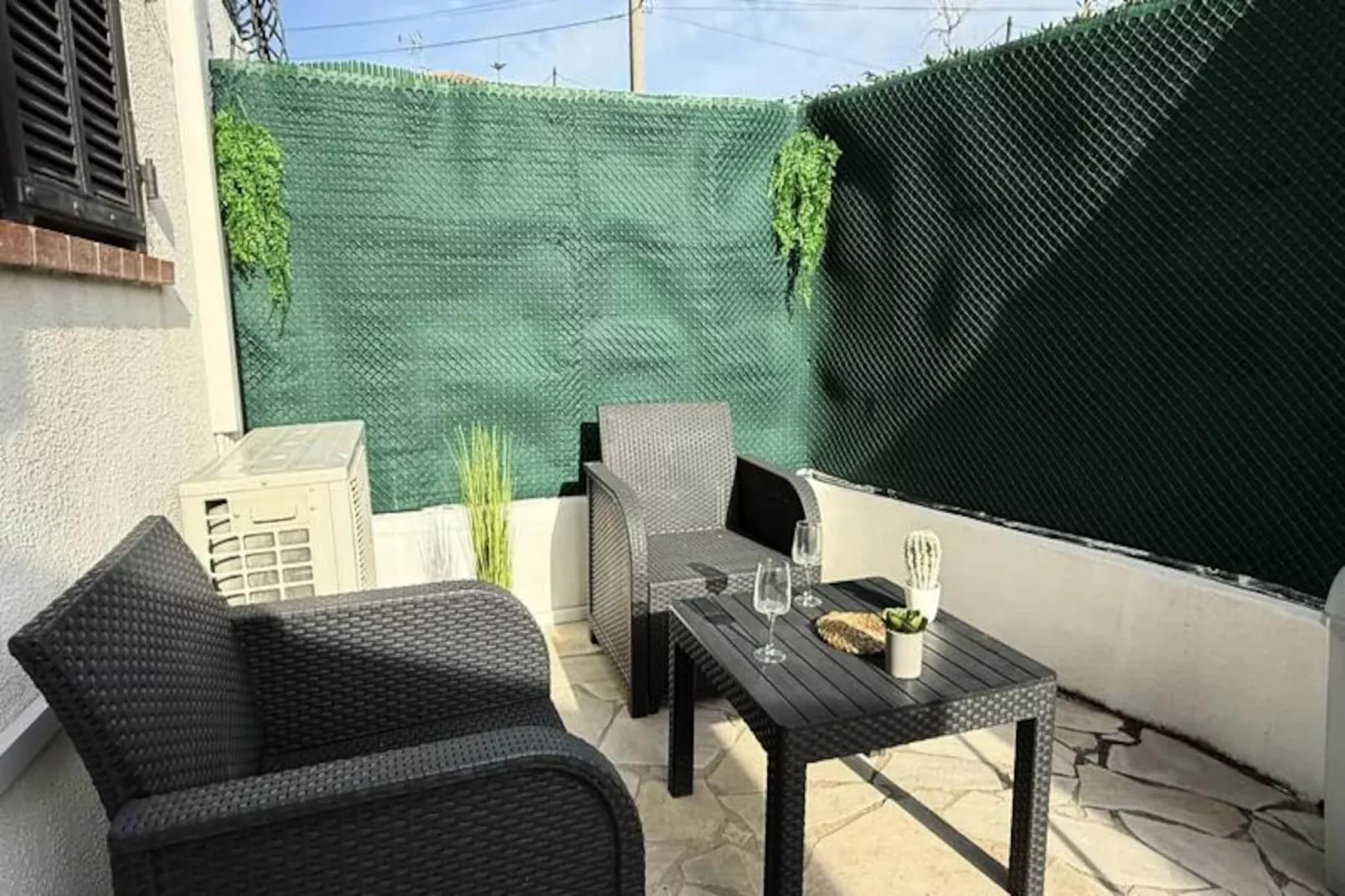 06cp - Beau T2 Super équipé Avec Terrasse-Niet-getagd