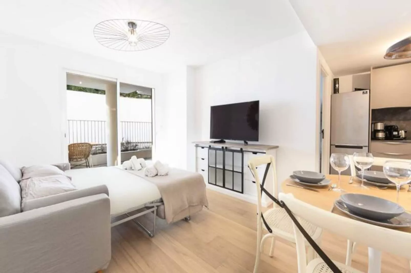 Résidence Reibaud 1 T3 Avec Ac, Parking Et Piscine-Niet-getagd