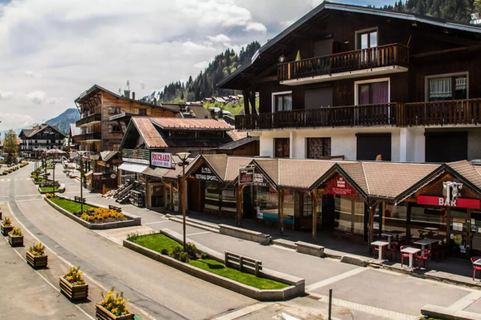 Résidence Mont Chery-Niet-getagd