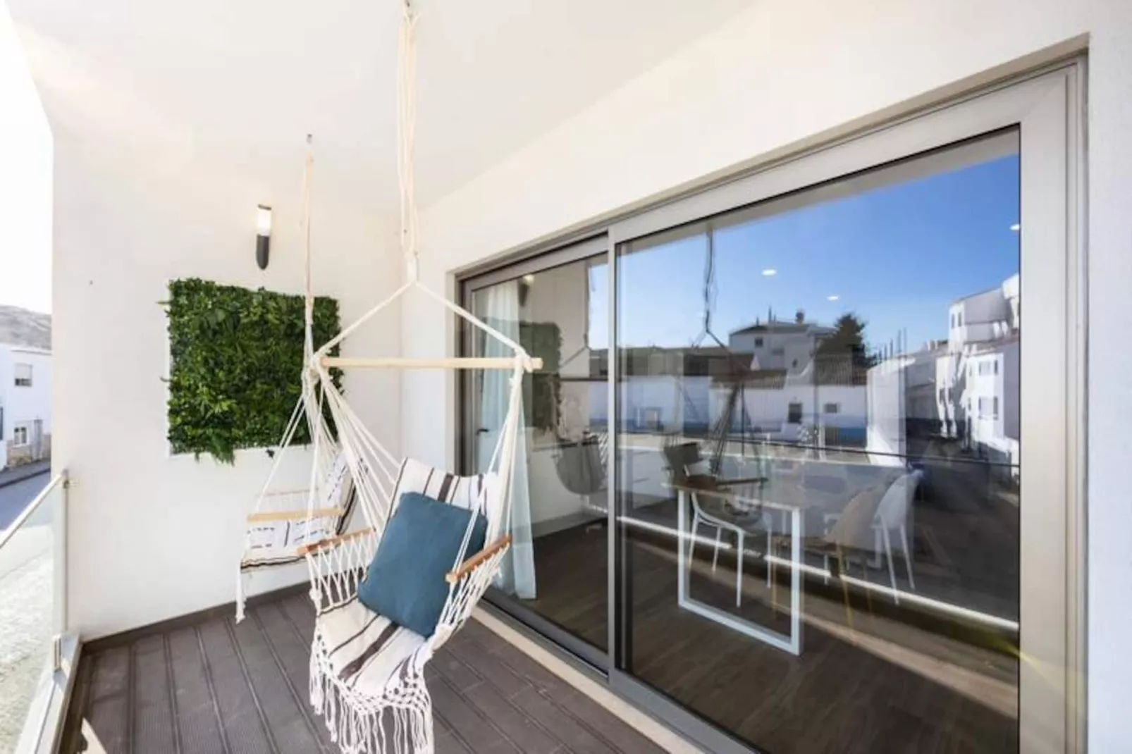 The Kuuyi Suite - Burgau-Niet-getagd
