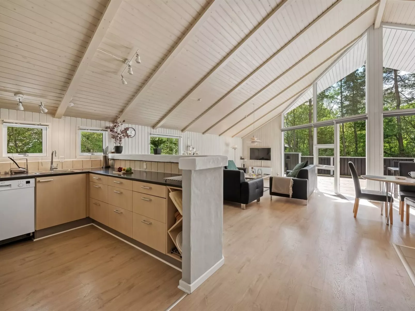 "Akule" - 10km from the sea-Binnen