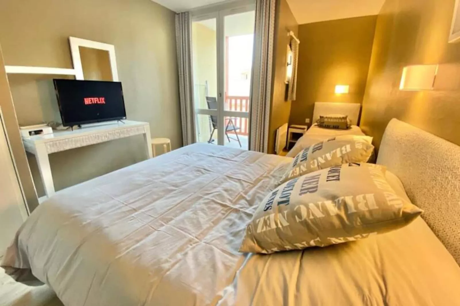 Résidence Charmant Appartement Pour 5 Pers Avec Piscine, Parking Et Tennis-Niet-getagd