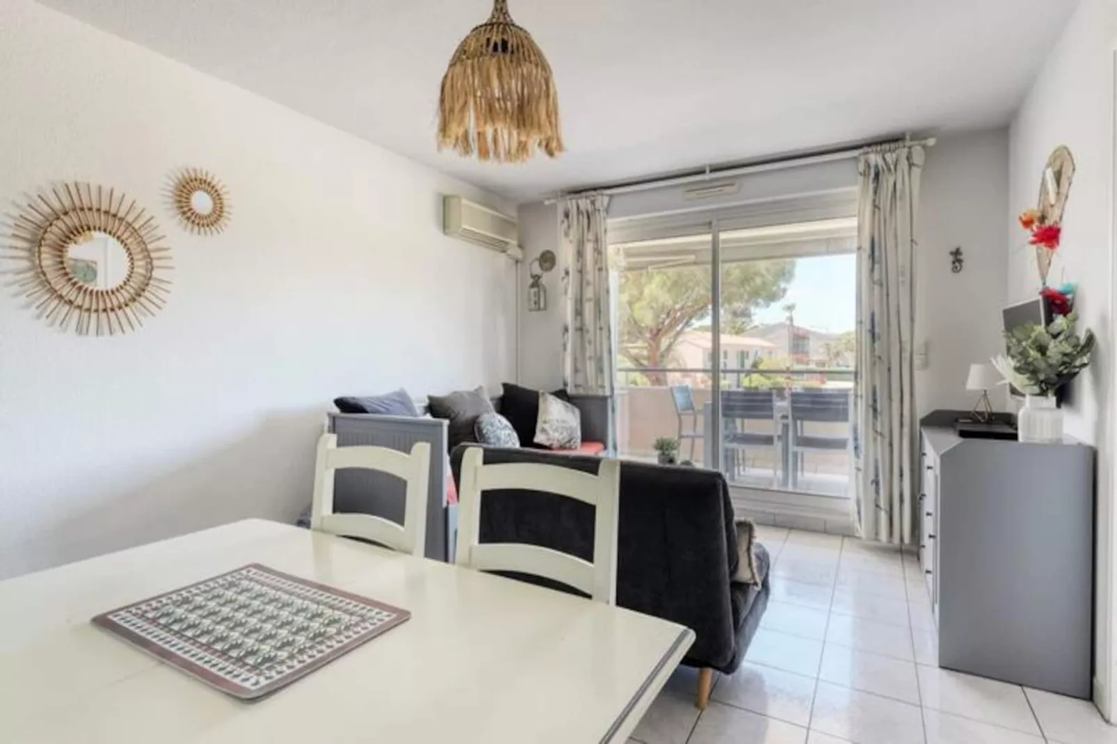 Résidence T2 Au Lavandou - R&eacute;sidence Avec Piscine-Niet-getagd