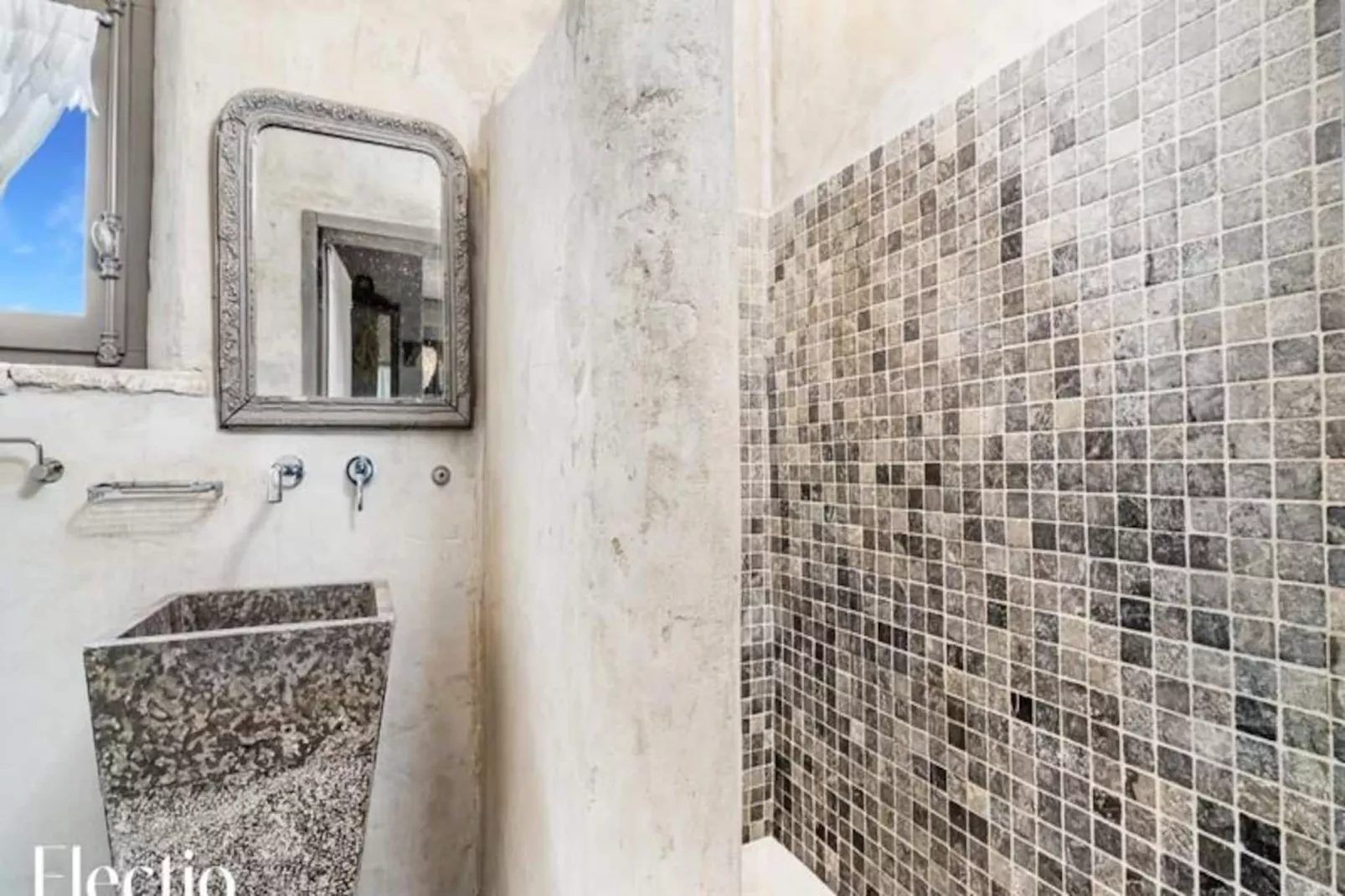 Loggia 7 Cypr&egrave;s | R&eacute;sidence Les Petitons-Niet-getagd