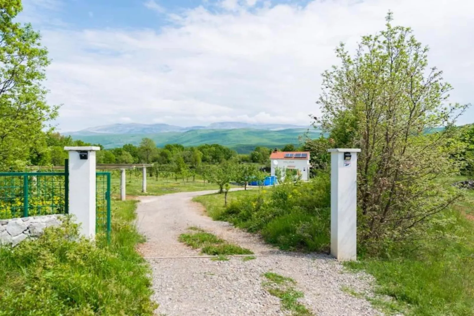 Village Holiday House Ivan Kozina with Pool-Buitenlucht
