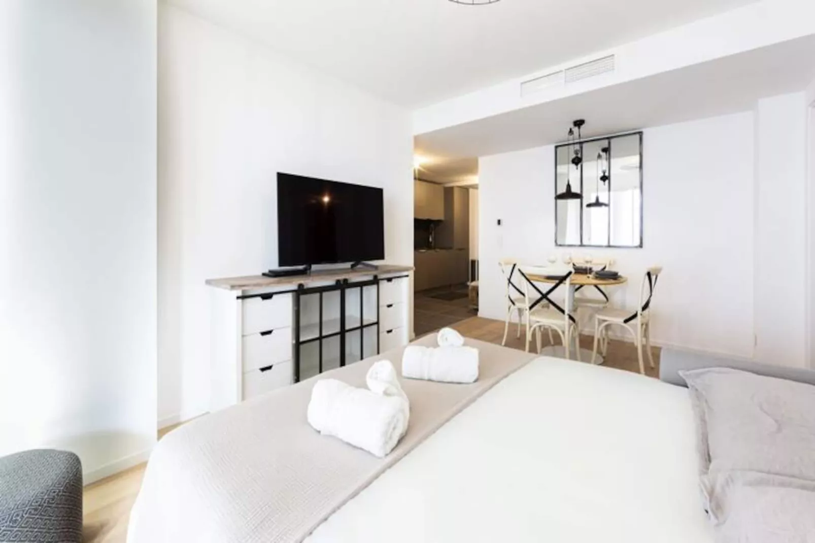 Résidence Reibaud 1 T3 Avec Ac, Parking Et Piscine-Niet-getagd