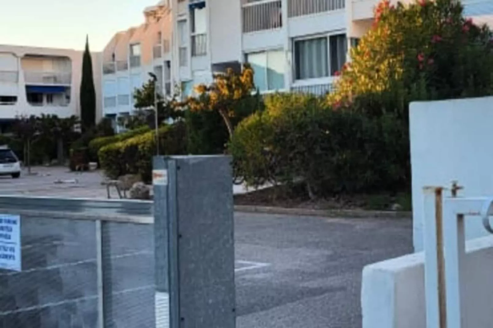 Résidence La Croisi&egrave;re : Vue Sur Les Bateaux, Balcon, R&eacute;nov&eacute;, Climatis&eacute;, Parking, .-Niet-getagd