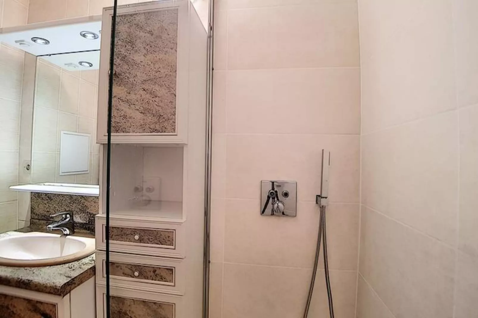 Résidence Evons-Niet-getagd