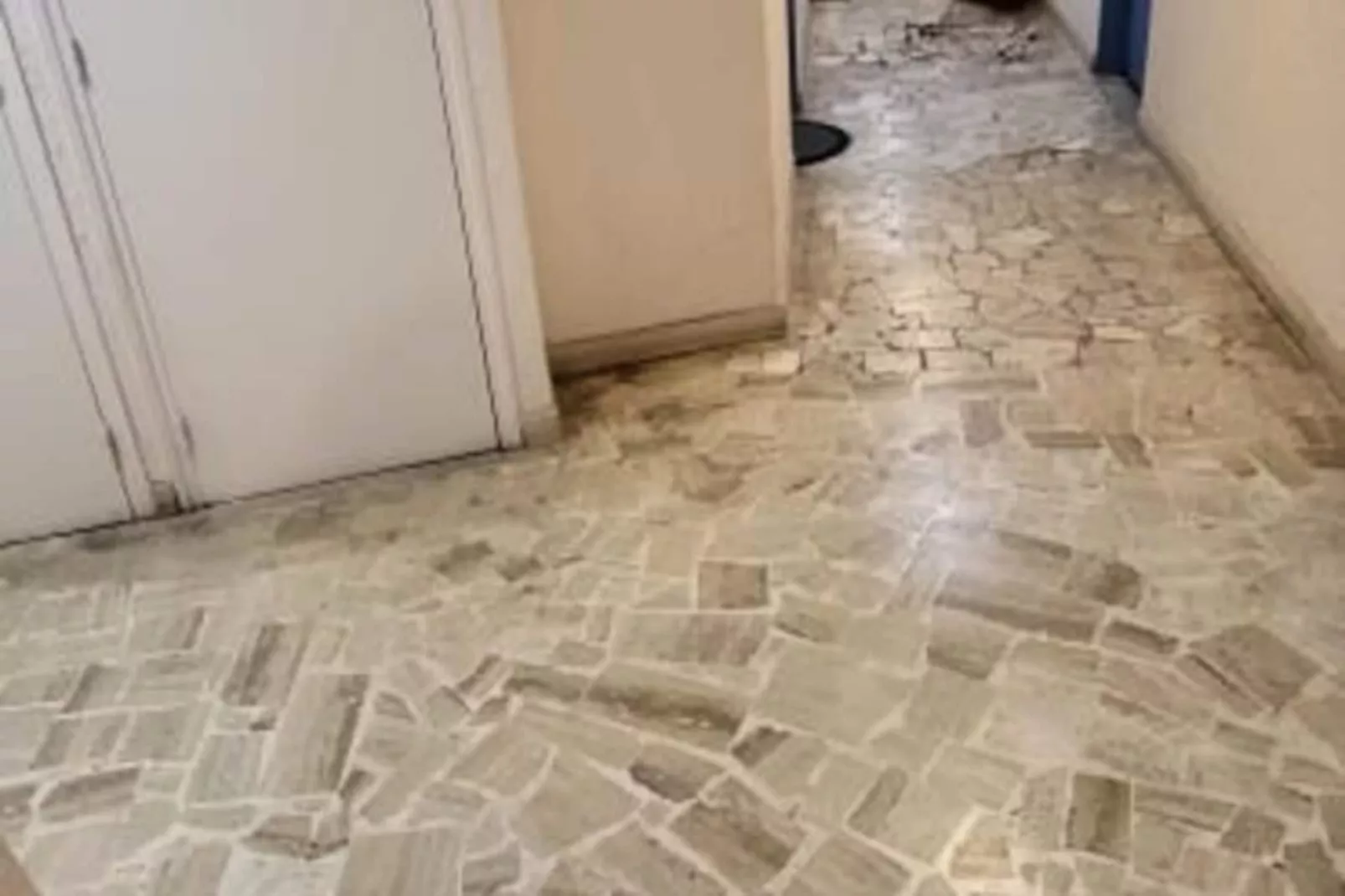 Résidence La Croisi&egrave;re : Vue Sur Les Bateaux, Balcon, R&eacute;nov&eacute;, Climatis&eacute;, Parking, .-Niet-getagd