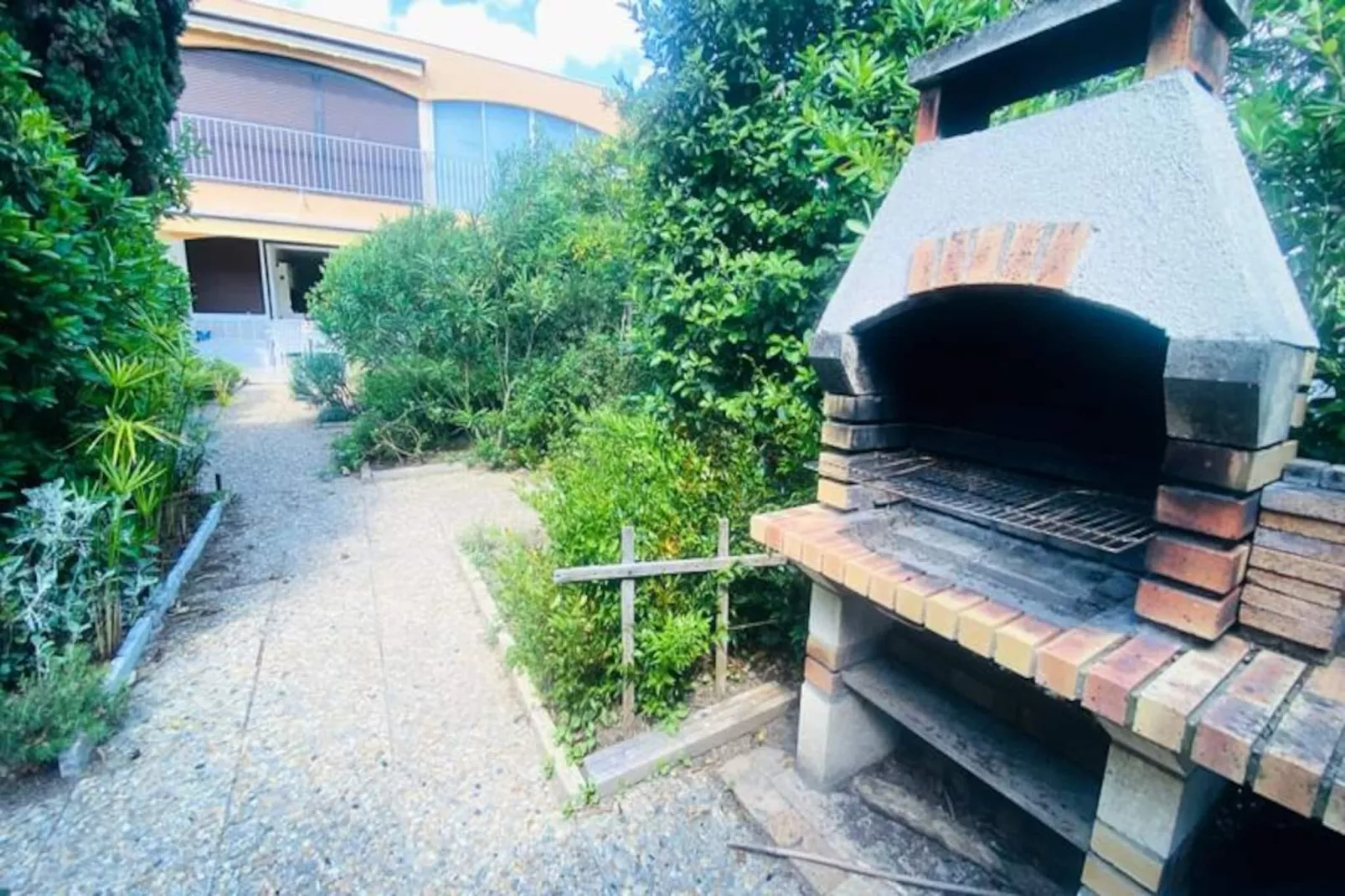 Résidence Les Pinedes - Un Jardin Fleuri &agrave; C&ocirc;t&eacute; De La Plage-Niet-getagd