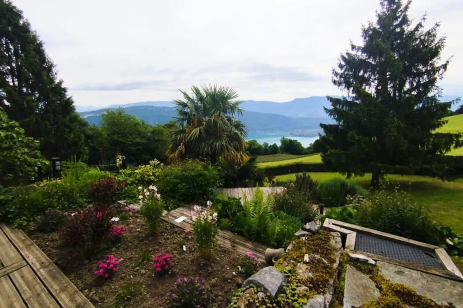 Le Petit Belv&eacute;d&egrave;re: Chalet Avec Piscine & Vue Lac-Niet-getagd