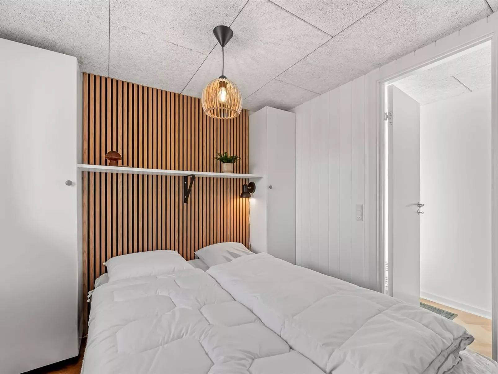 "Bela" -  from the sea-Binnen