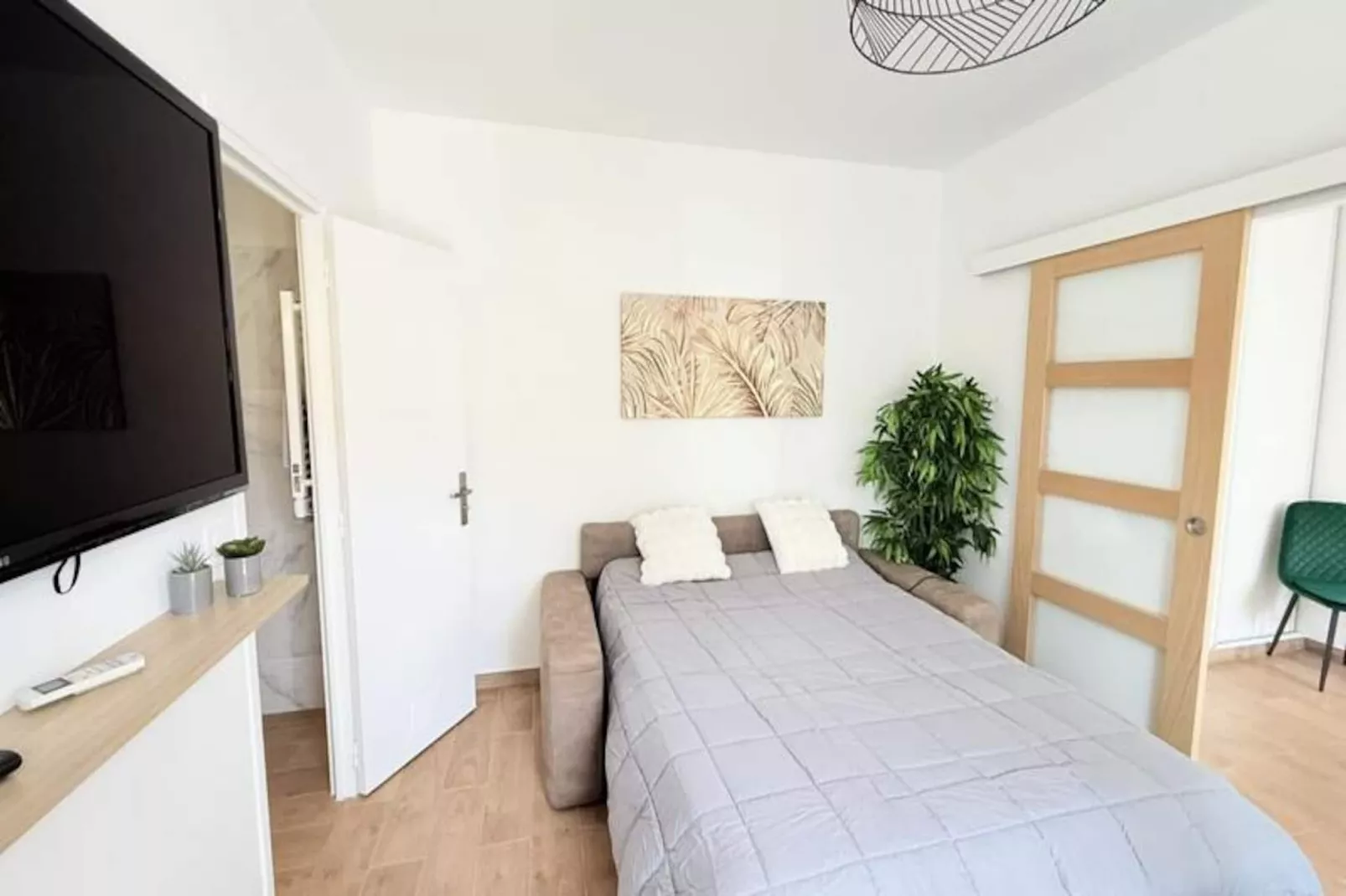 06cp - Beau T2 Super équipé Avec Terrasse-Niet-getagd