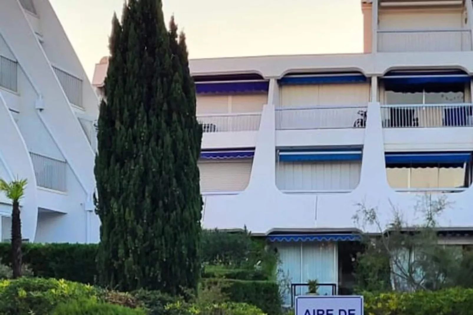 Résidence La Croisi&egrave;re : Vue Sur Les Bateaux, Balcon, R&eacute;nov&eacute;, Climatis&eacute;, Parking, .-Niet-getagd