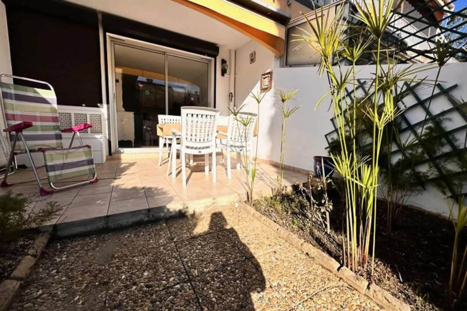 Résidence Les Pinedes - Un Jardin Fleuri &agrave; C&ocirc;t&eacute; De La Plage-Niet-getagd