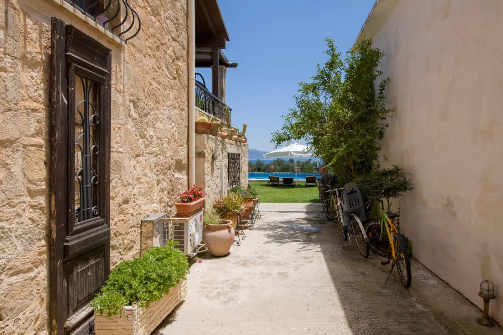 Villa Arhontariki 7prs-Tuinen zomer