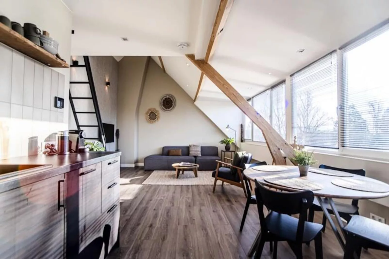 Spacious Luxury Loft-Niet-getagd