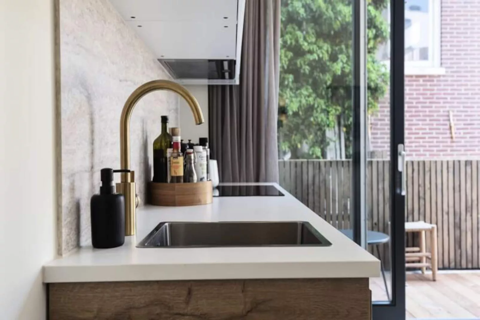 The Modern Burrow-Niet-getagd