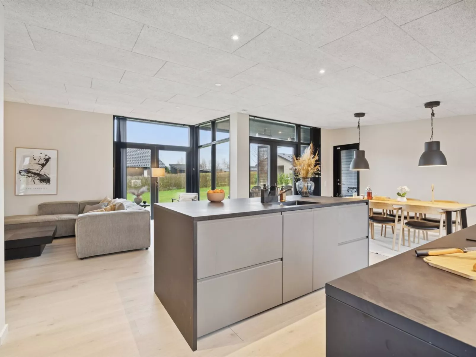 "Emelina" - 300m from the sea-Binnen