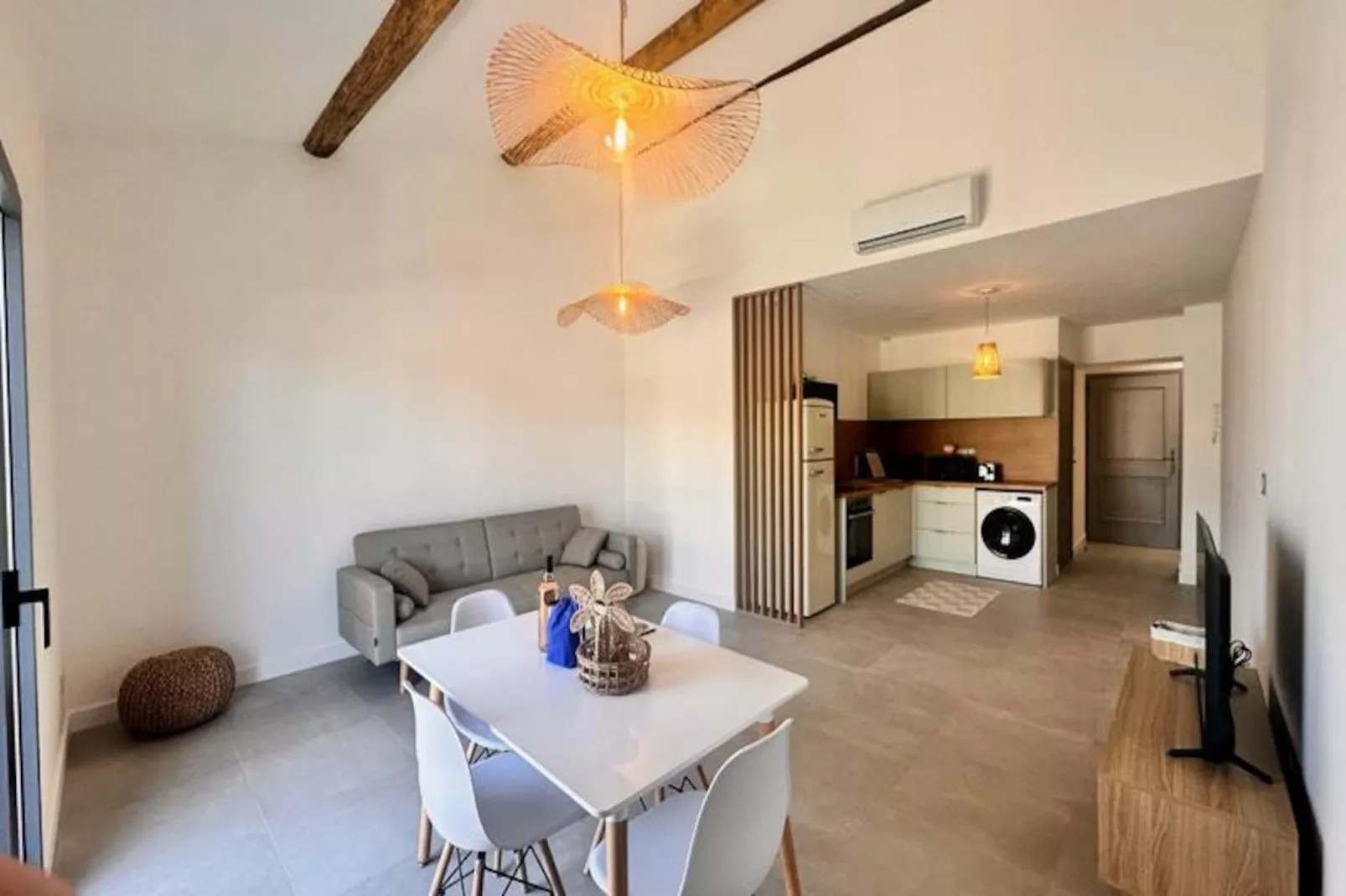 Résidence Les Palmiers -  Appartement Une Chambre Vue Canal-Niet-getagd