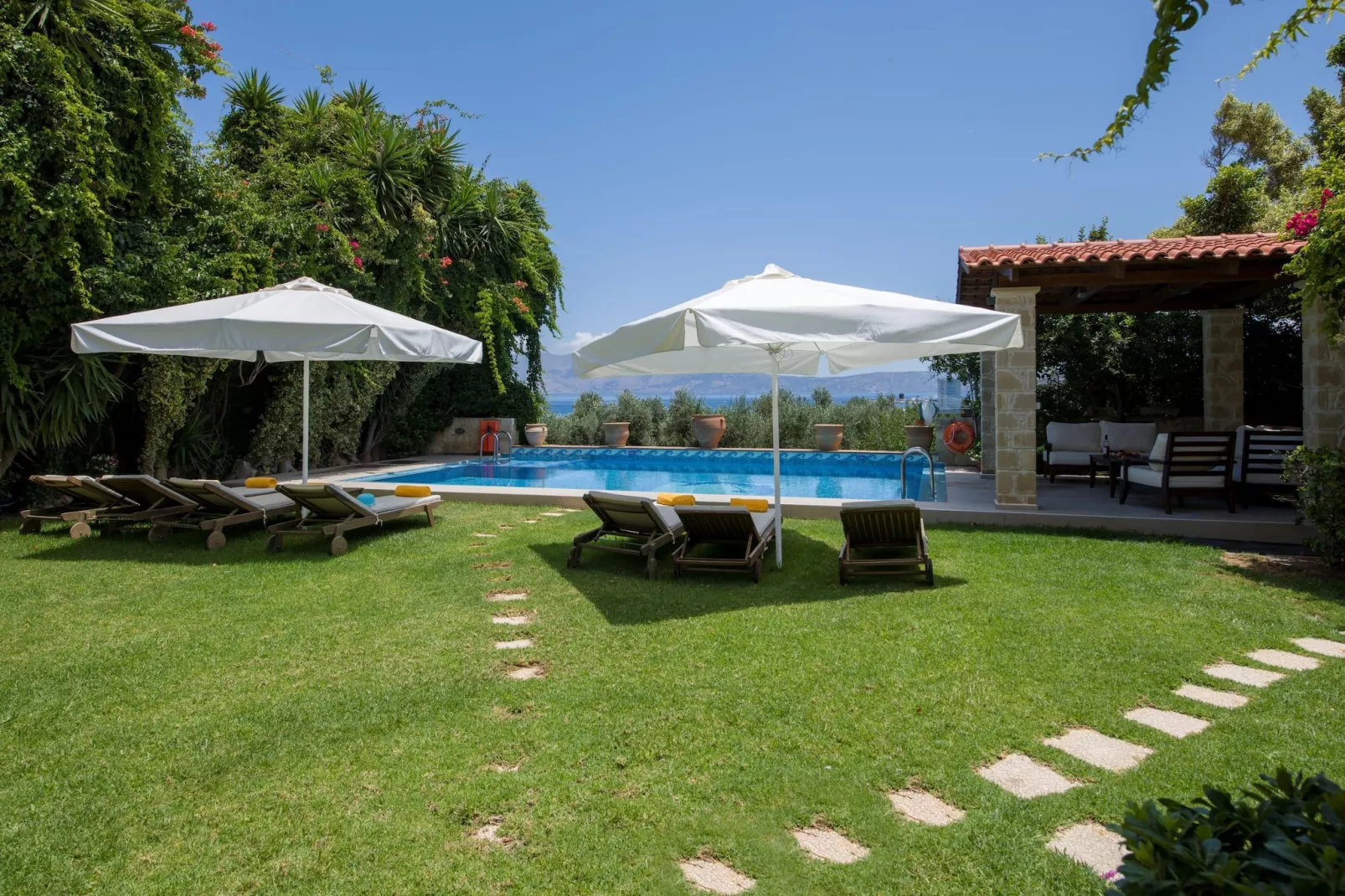 Villa Arhontariki 7prs-Tuinen zomer