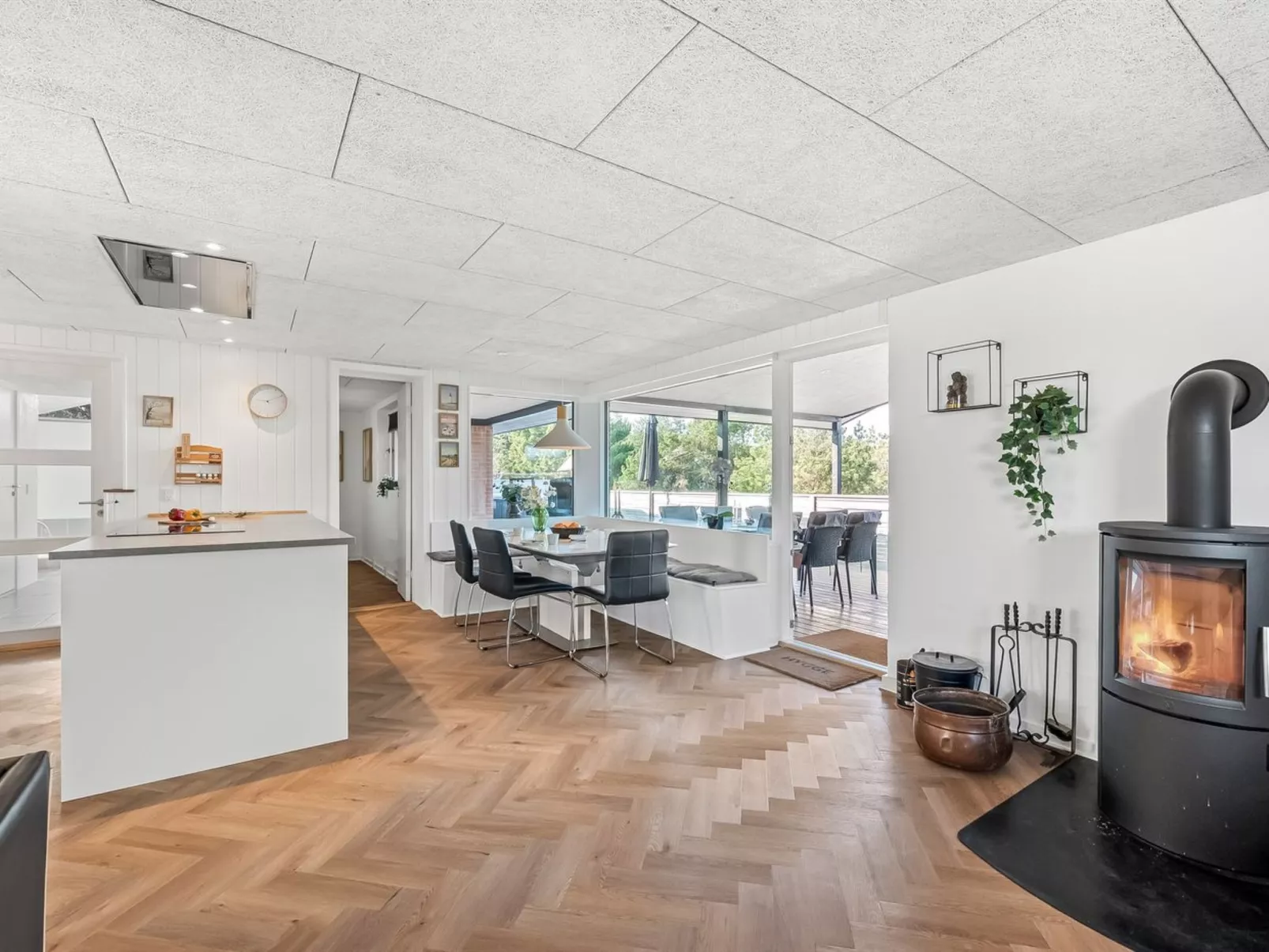 "Bela" -  from the sea-Binnen