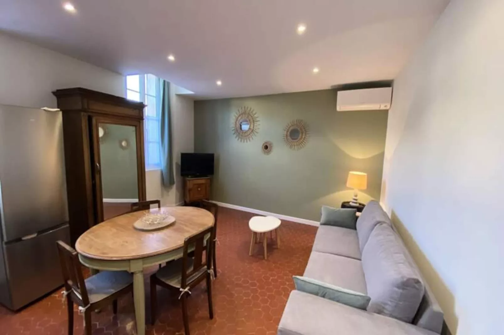 06cf : Bel Appartement Rénové Vieil Antibes-Niet-getagd