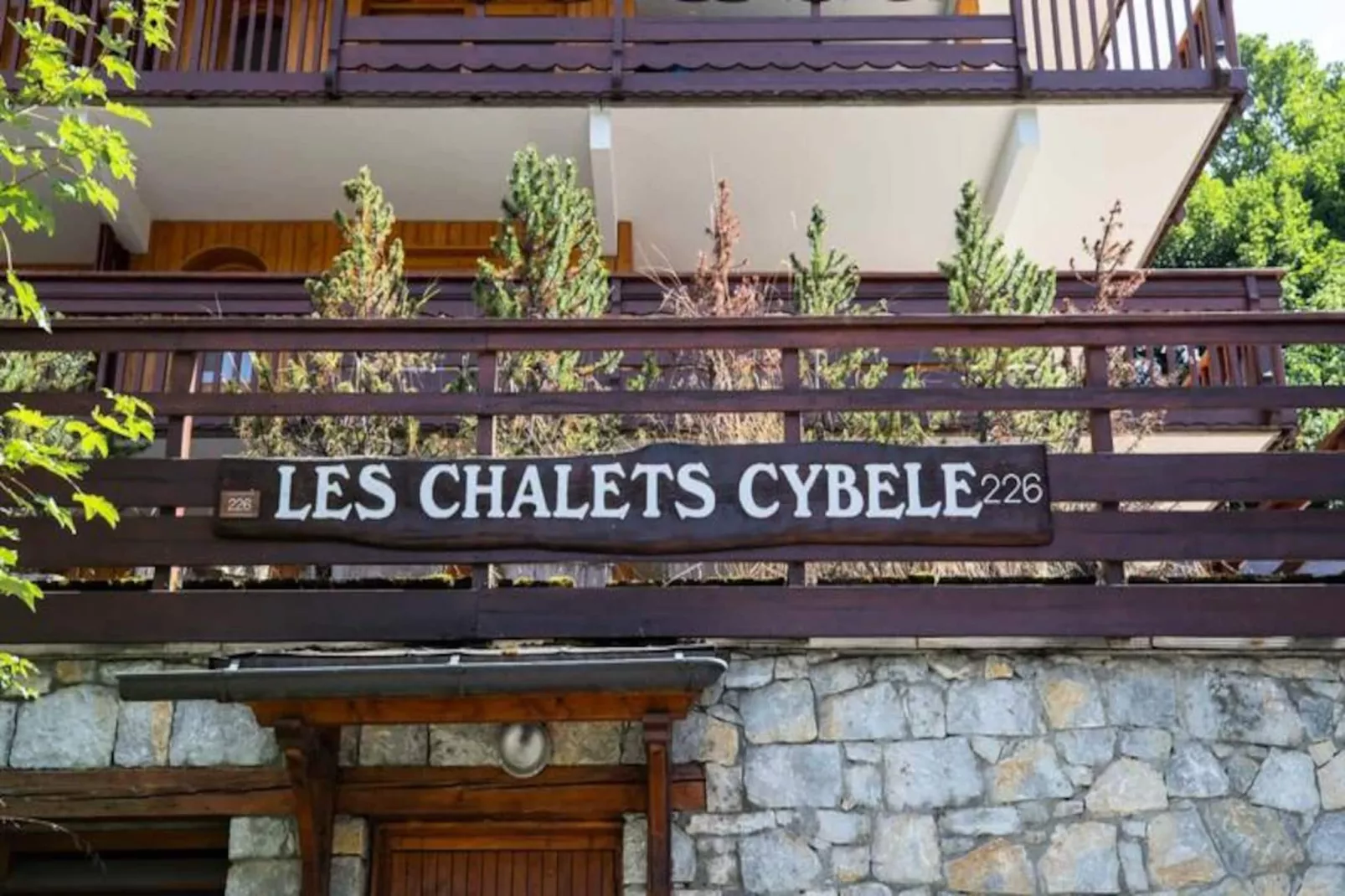 Cybeles 8 - Niet-getagd