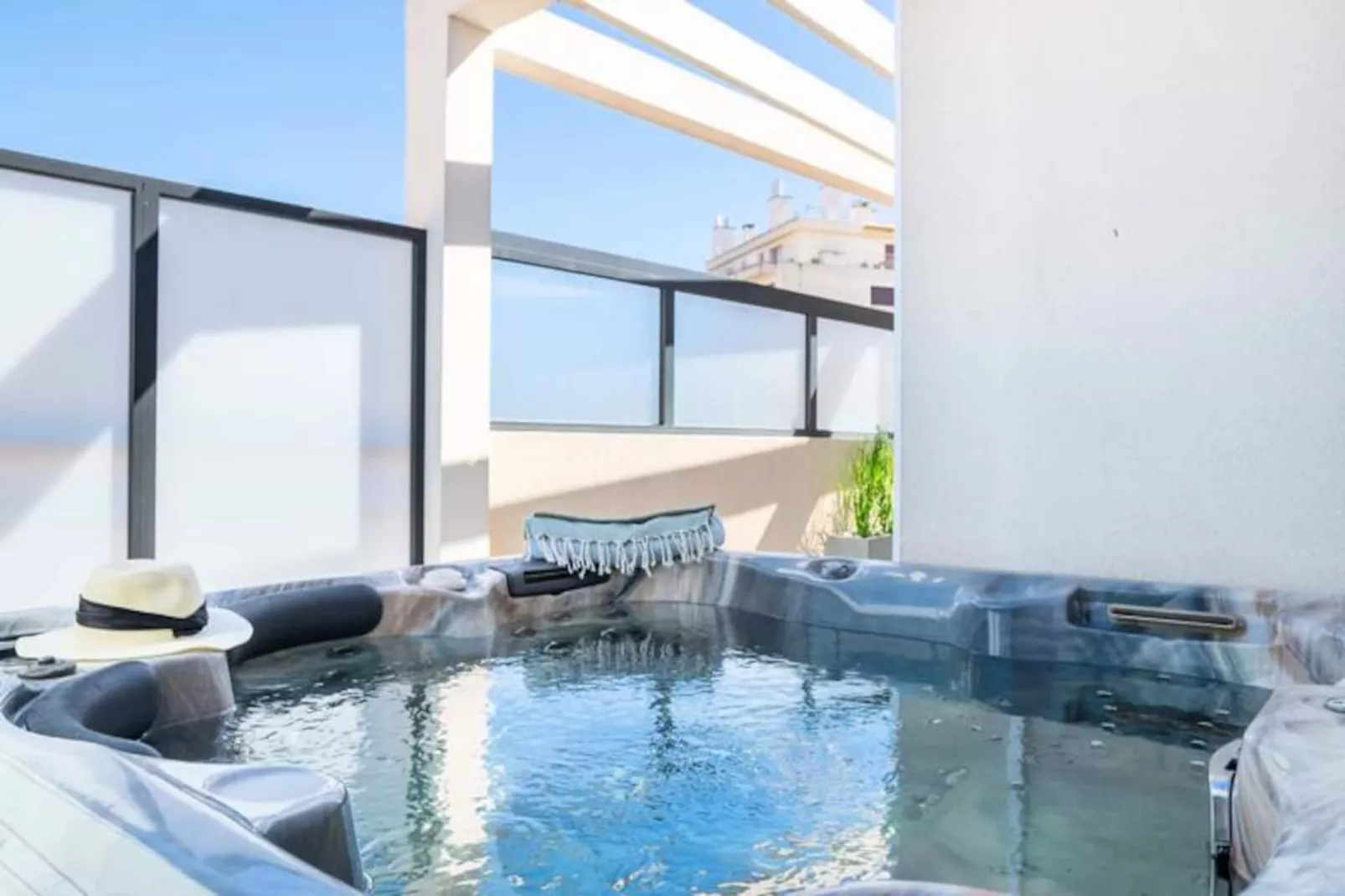 Résidence 4p Rooftop Avec Jacuzzi & Parking, Cannes-Niet-getagd