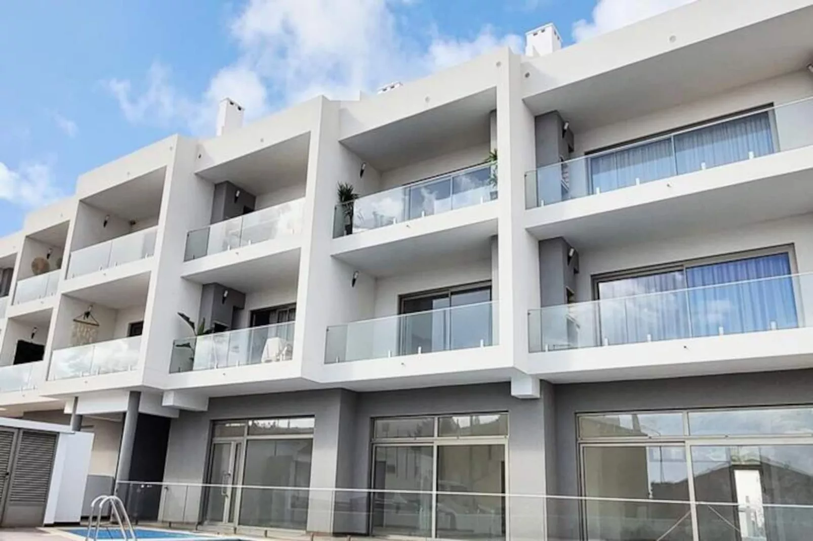 The Kuuyi Suite - Burgau-Niet-getagd