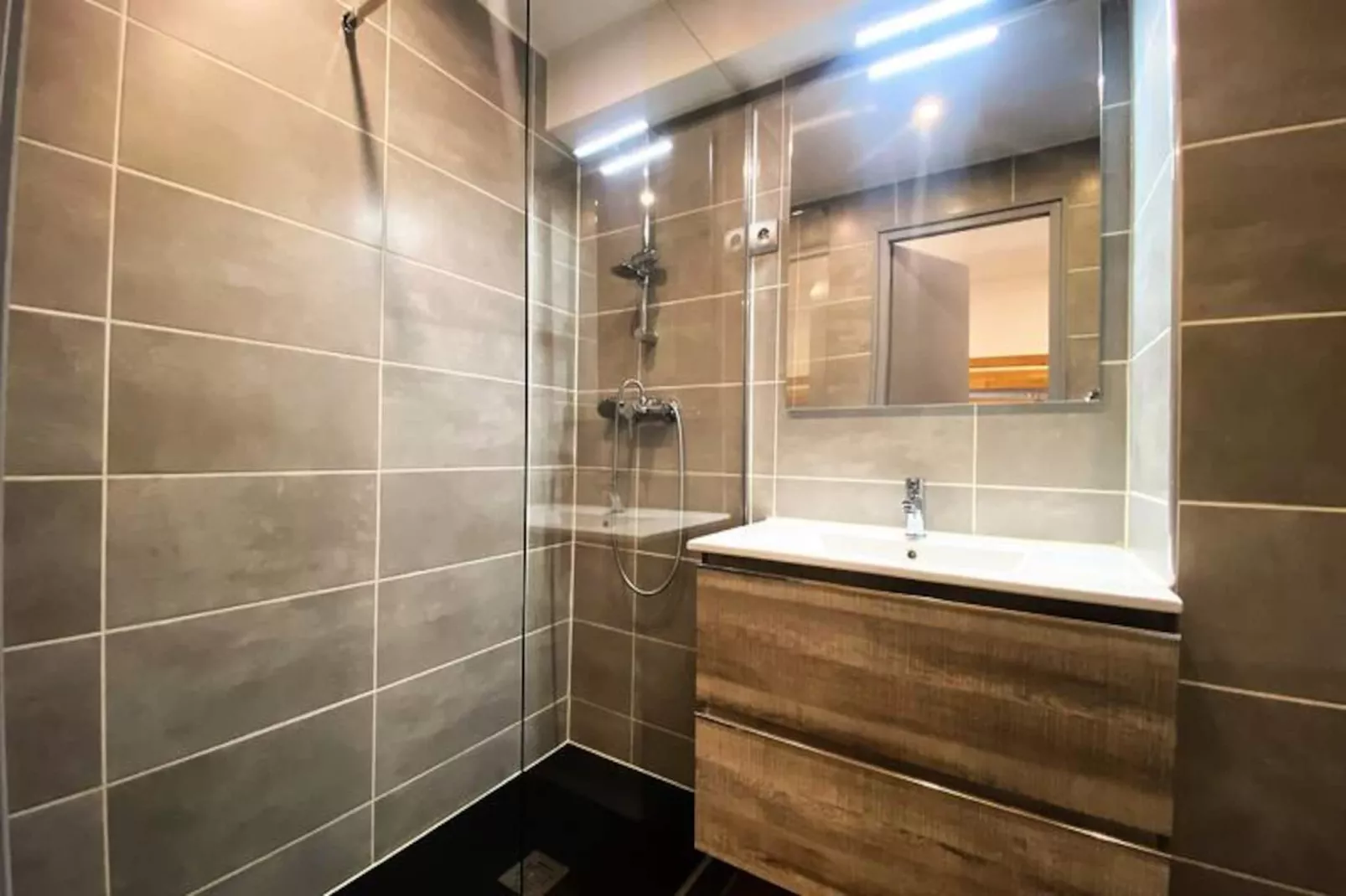 Résidence Neves-Niet-getagd