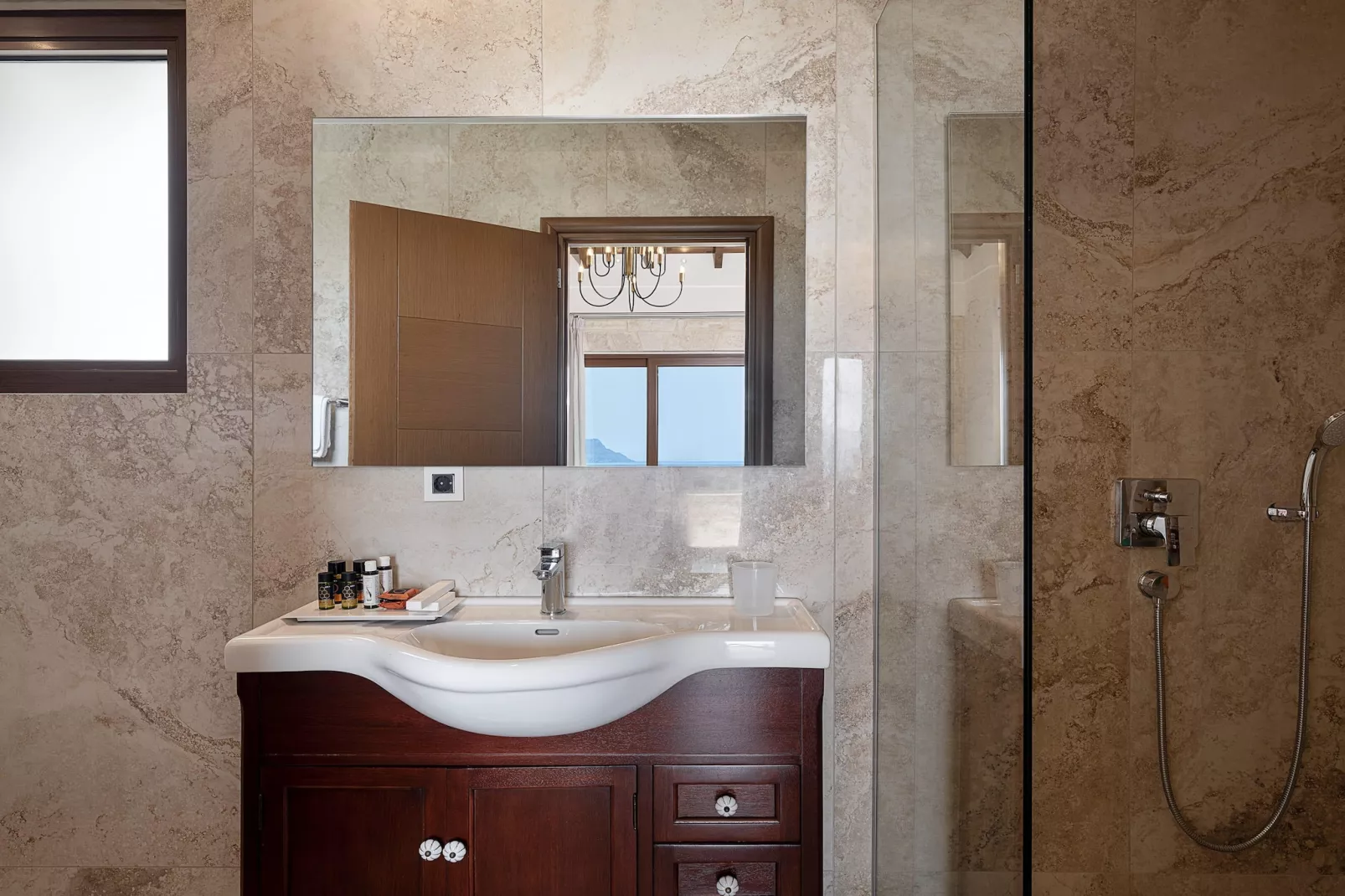 Villa Aloni 7prs-Badkamer