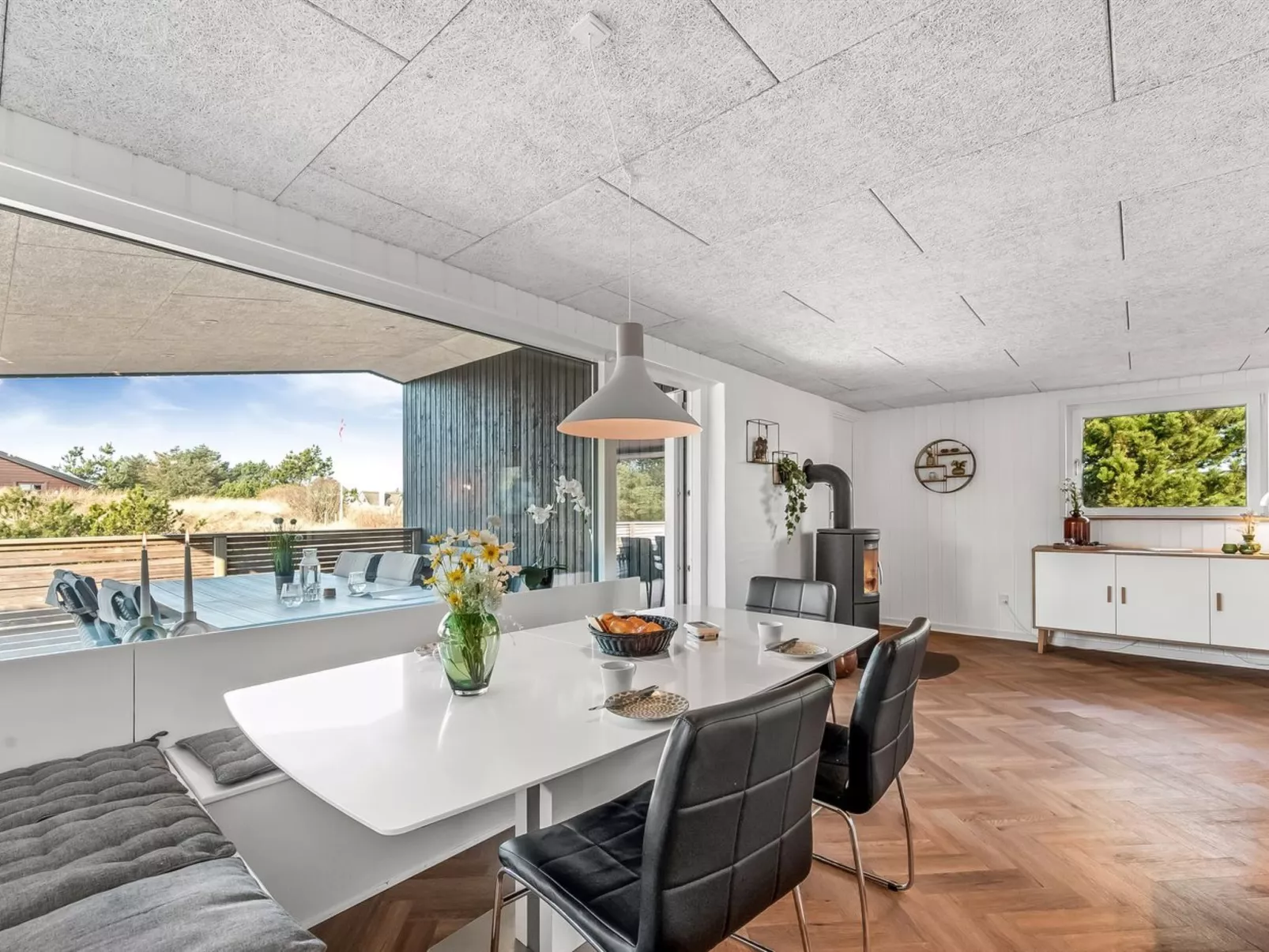 "Bela" -  from the sea-Binnen