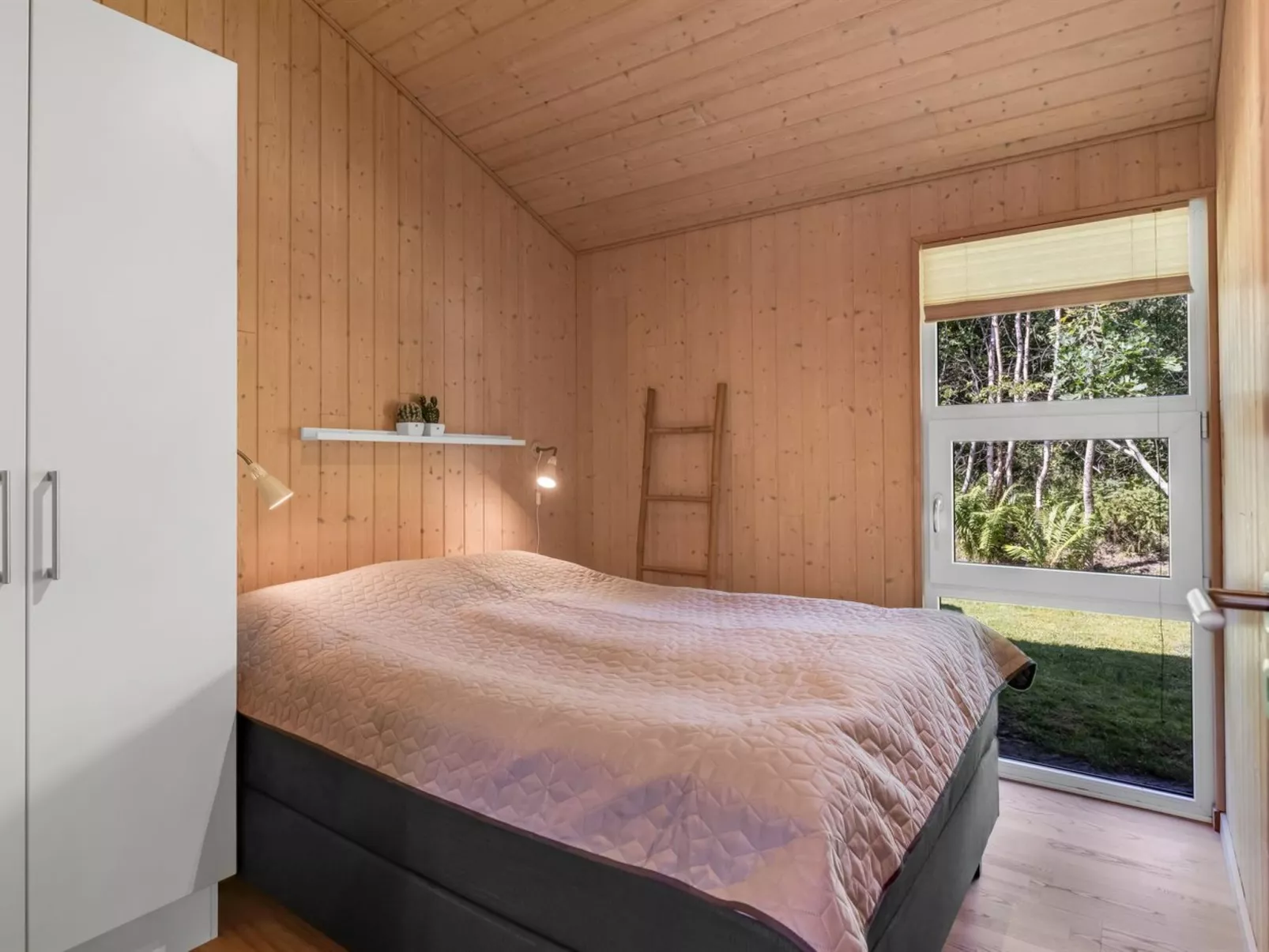 "Arny" - 1.5km from the sea-Binnen