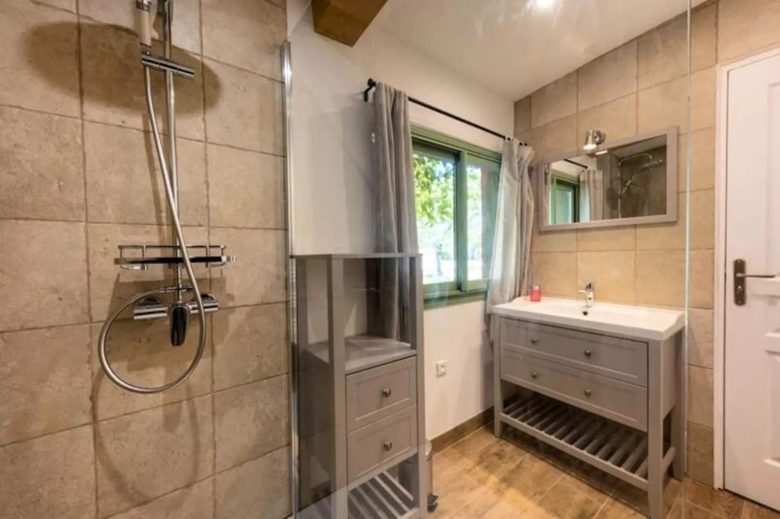 06bv2 : Joli Cottage Au Calme Avec Piscine-Niet-getagd